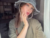 Veluxe's webcam live show