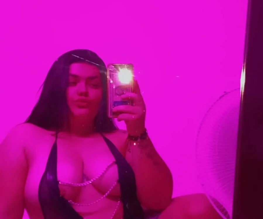 Rebecah_Curvy- offline chatrum
