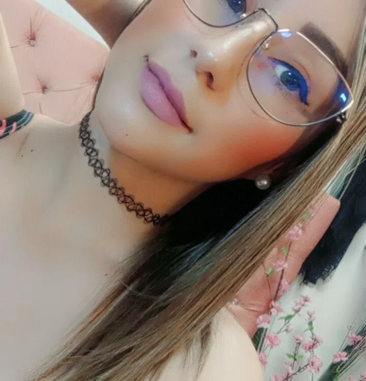 tinalorenz_ Adlı Modelin Çevrimdışı XXX Sohbeti