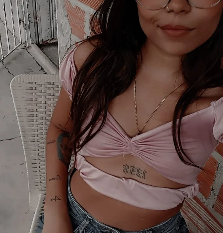 Paulaa23's Offline Chat Room