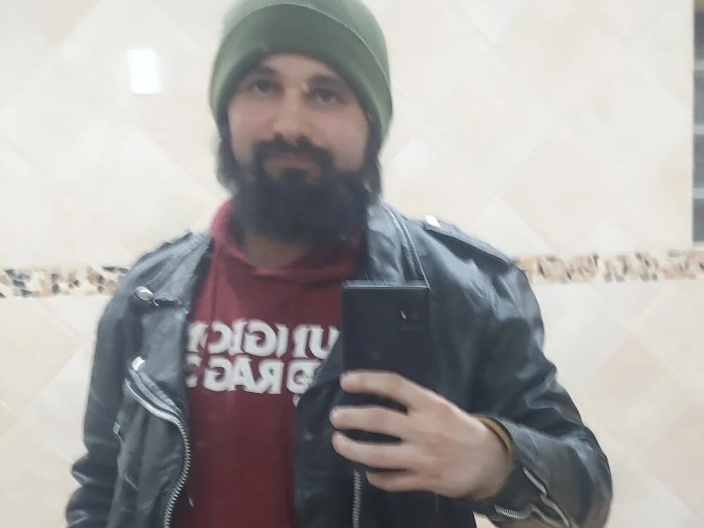 hungandnerdy420 Offline XXX-Chat