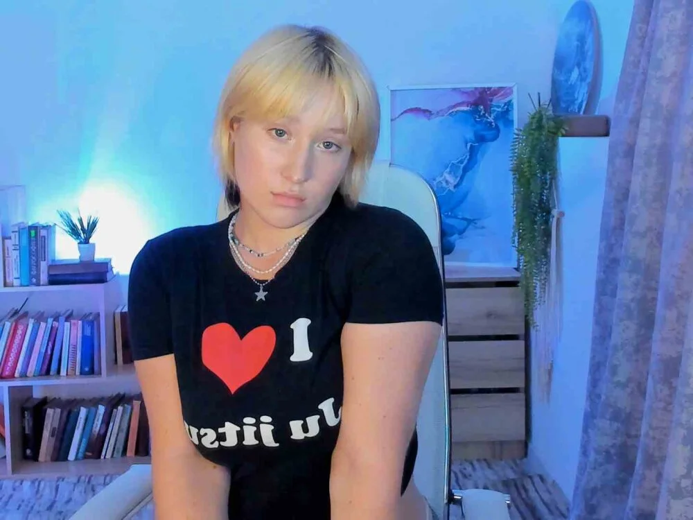 CinBellamy Chat XXX offline