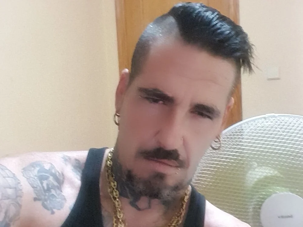 Charly8181_ offline chatrum