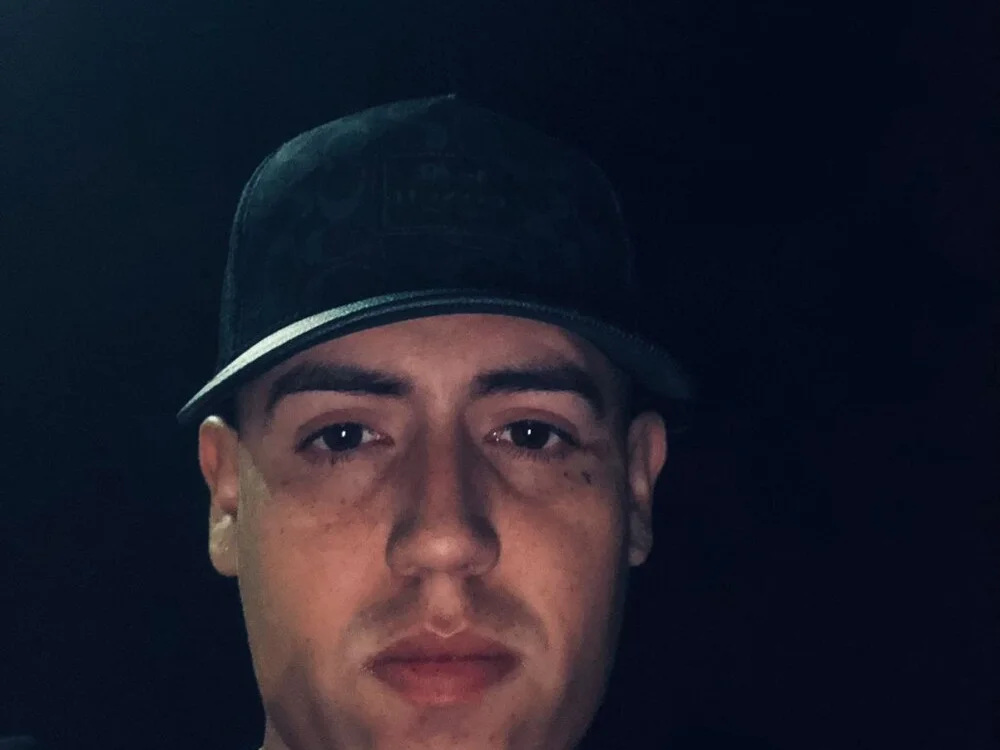 دردشة Enzo_issis الجنسية دون اتصال