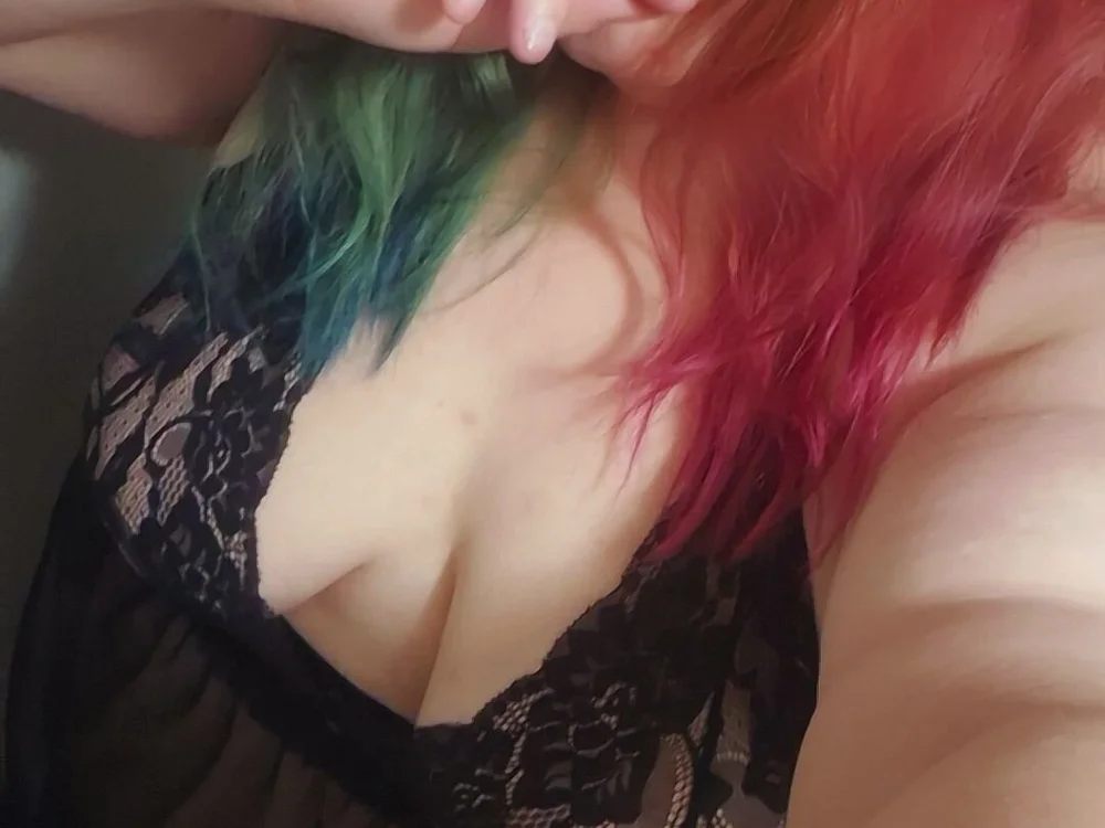 GothicLover1997's Offline Chat Room