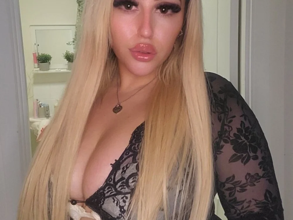 Bellareenaaa's Offline Chat Room