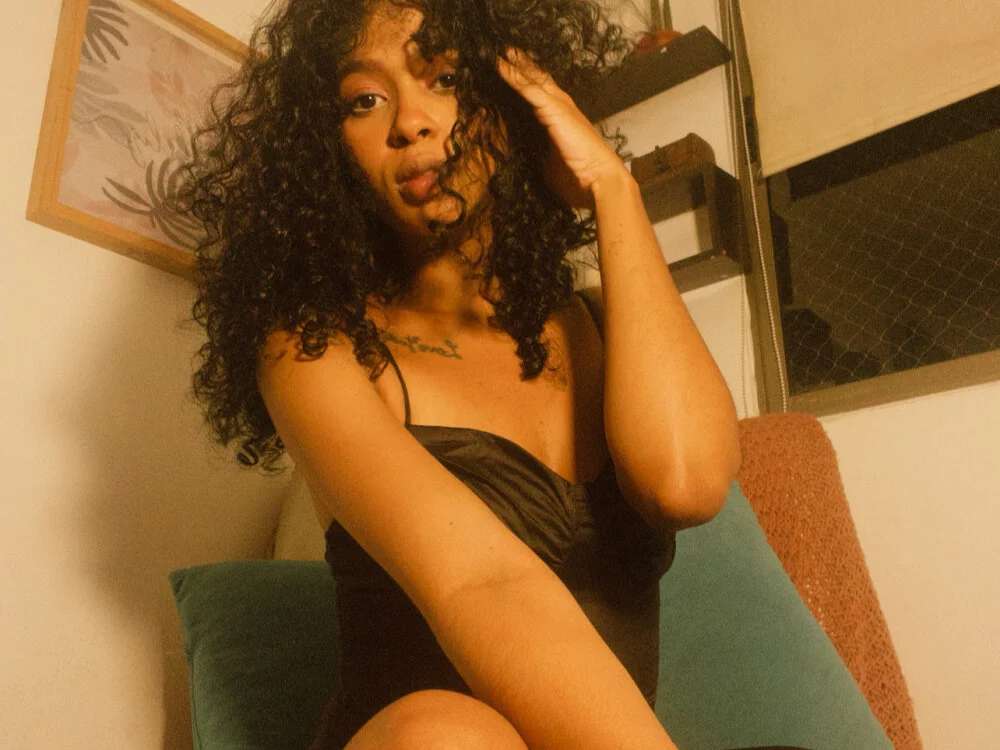 lanahill11 Adlı Modelin Çevrimdışı XXX Sohbeti