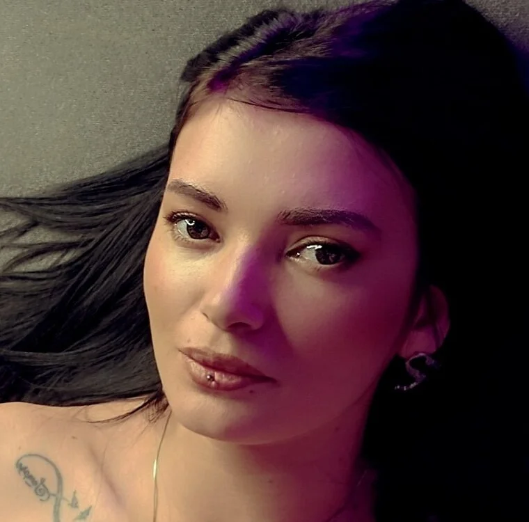 Ayanna0 offline chatrum