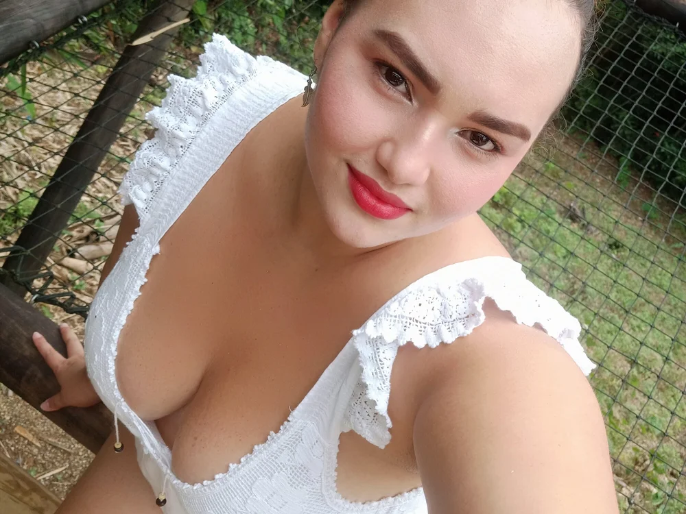 SarahSassy18's Offline Chat Room