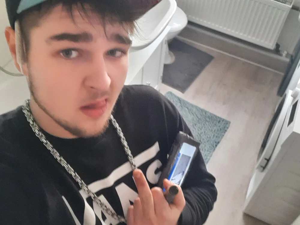 FloTheFinest's Offline Chat Room