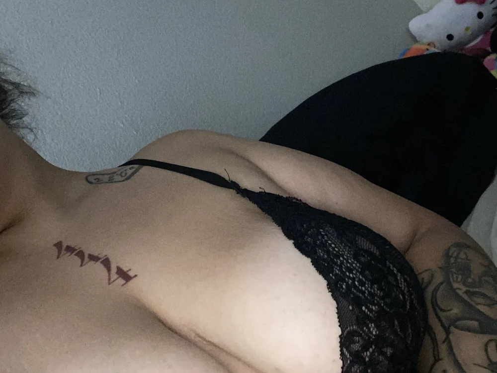 bigtitties__'s Offline XXX Chat