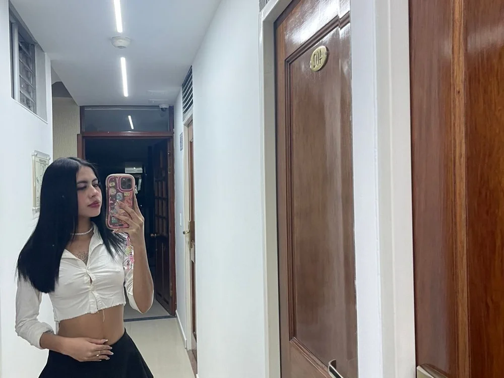 Emma-xoxo offline chatrum