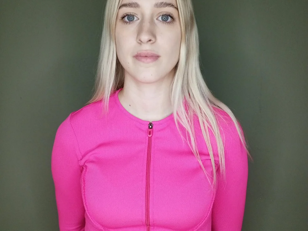 ErIinaAcuff's Offline Chat Room