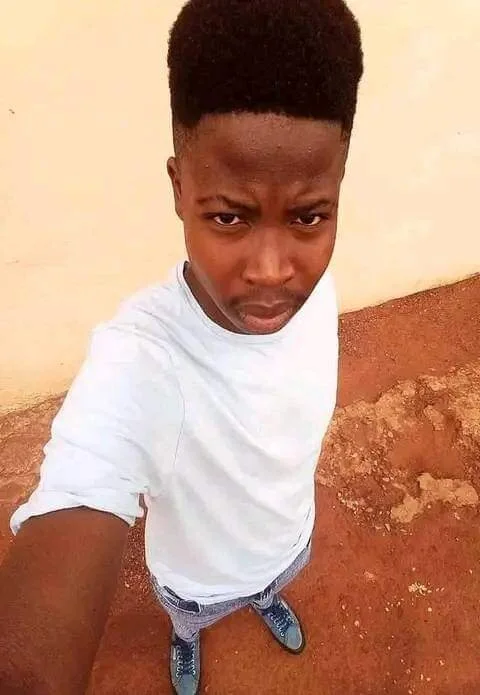 Ngqongqoshewazo