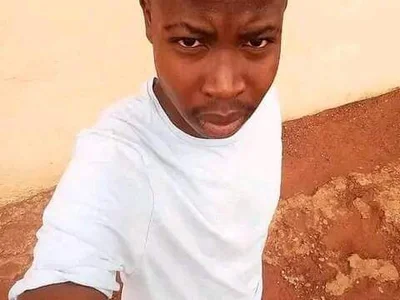 Ngqongqoshewazo