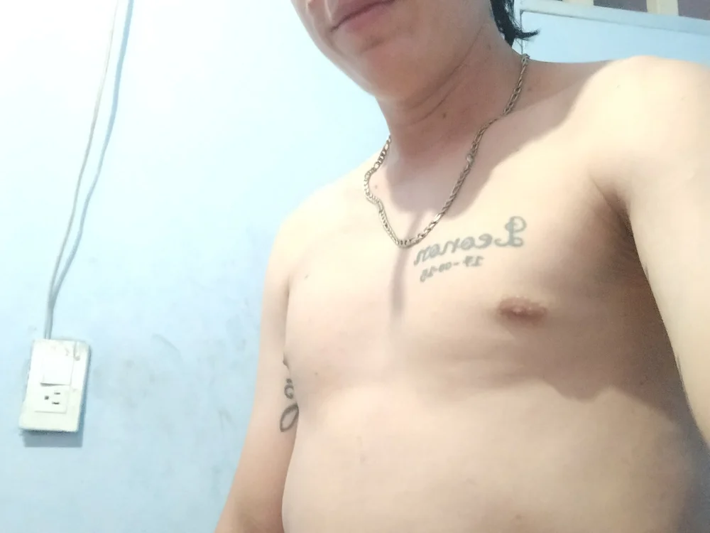 MELECHAS95's Offline Chat Room