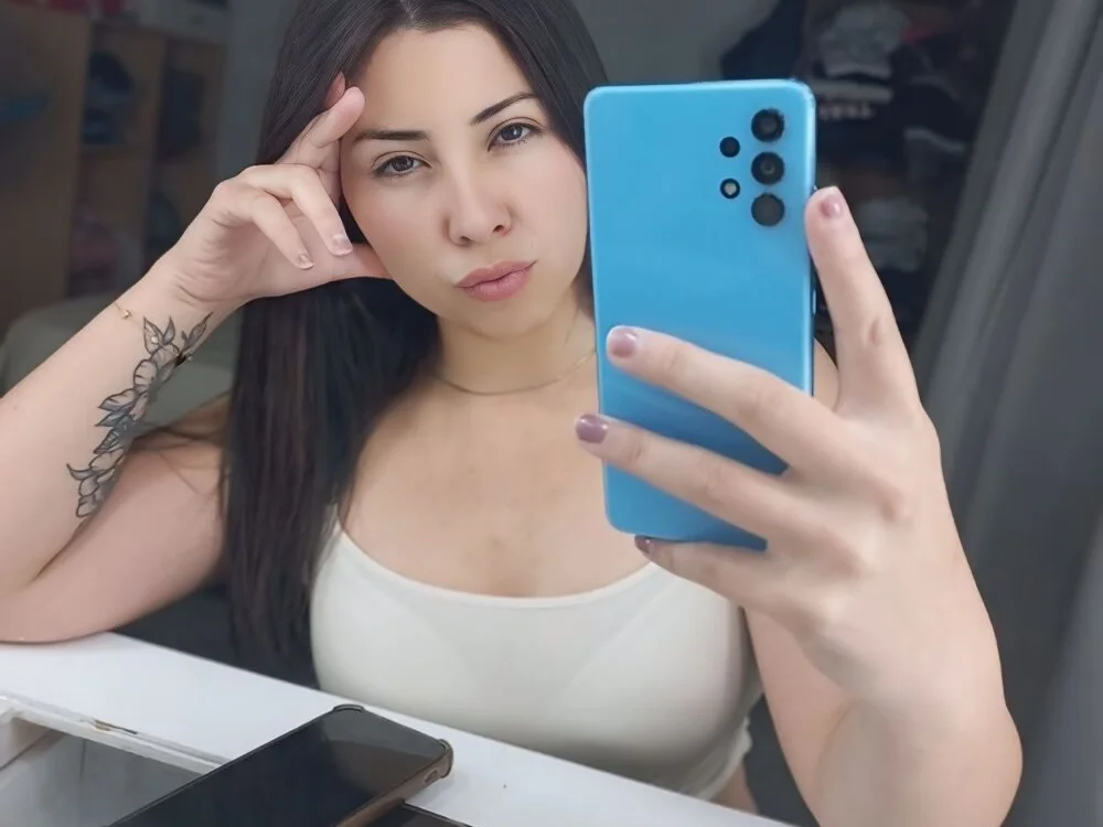 emmacurvyhot offline XXX-chatje