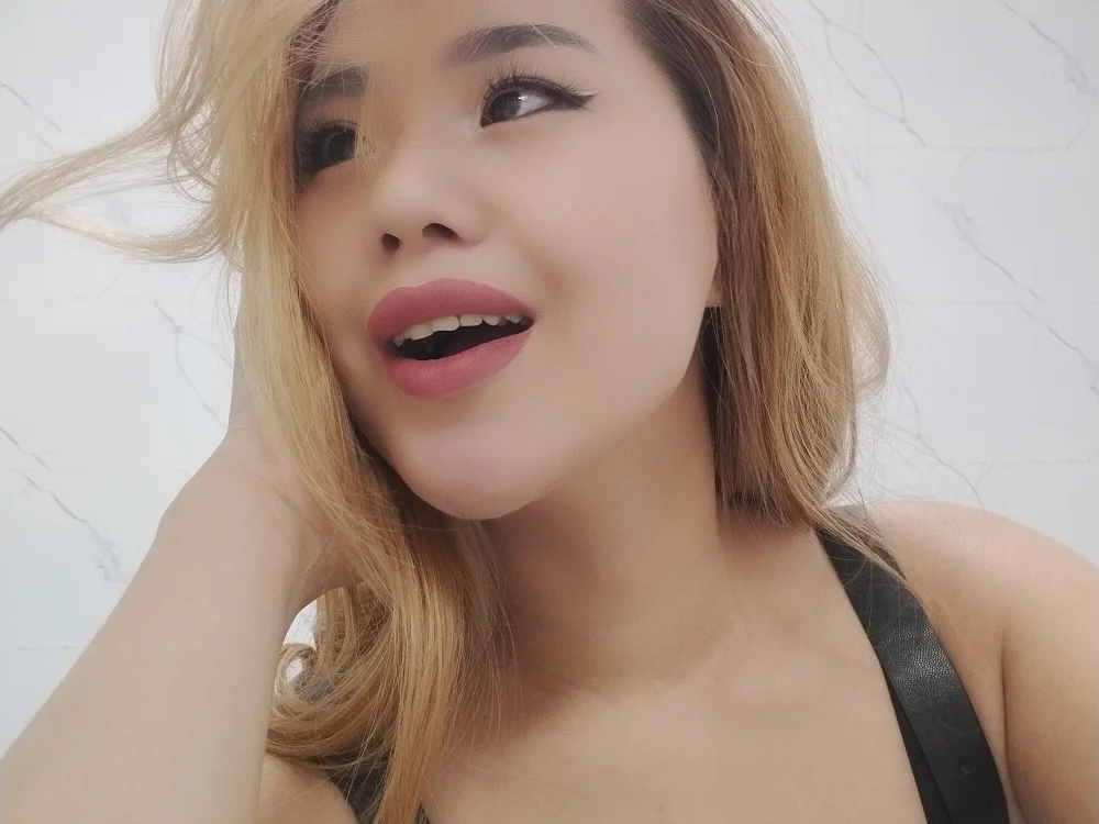 hotnora's Offline Chat Room