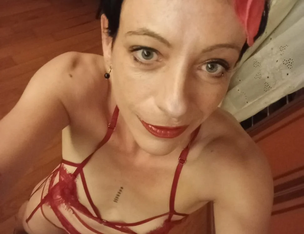 Ellen83_53's Offline XXX Chat