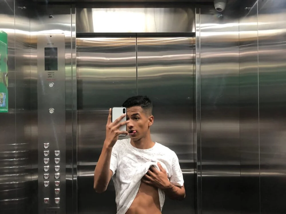 Leo_Hornny's Offline XXX Chat