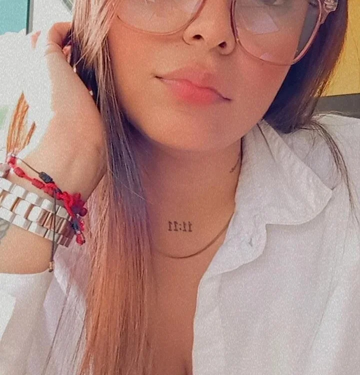 alexandra_zaenz cam model