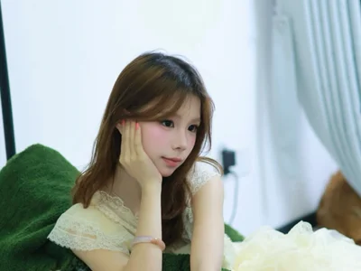 Nuo-Nuo-111 — live female cam