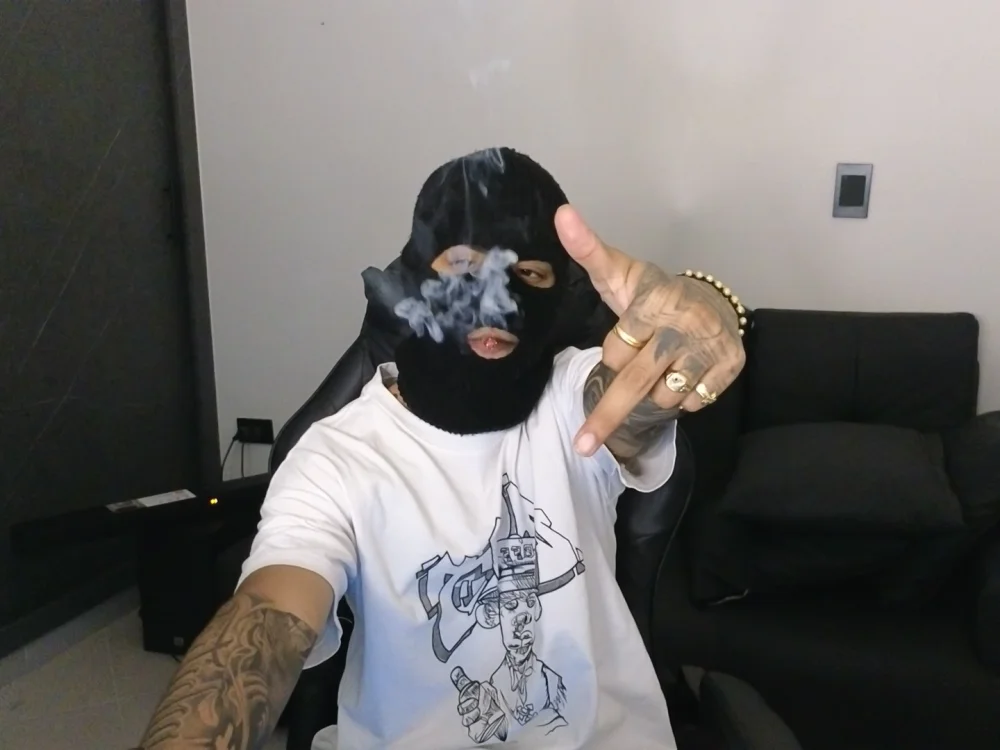 cash_master888 Offline XXX Chat