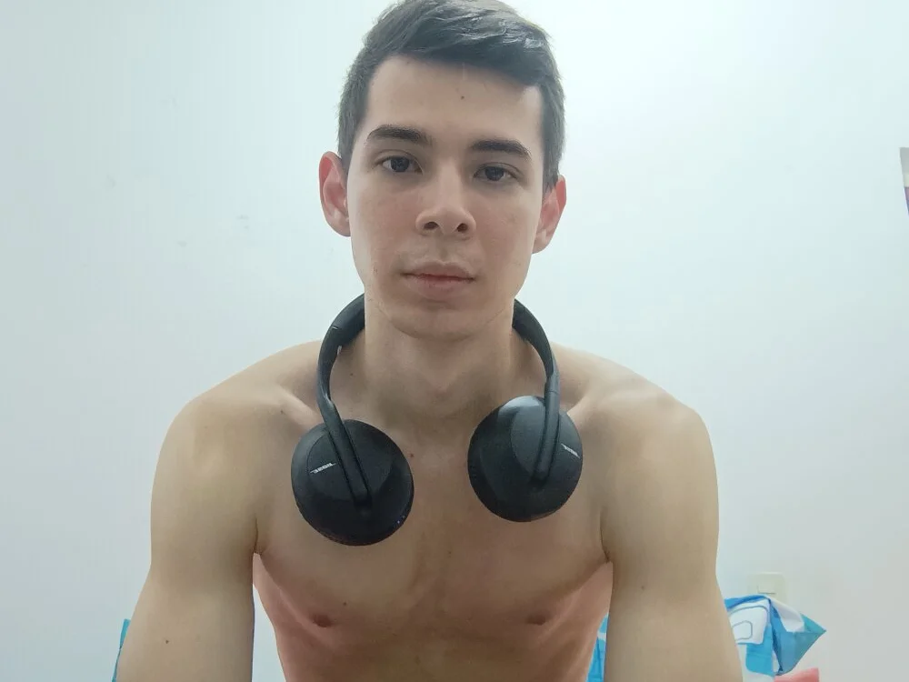 H0rnytwink Adlı Modelin Çevrimdışı XXX Sohbeti