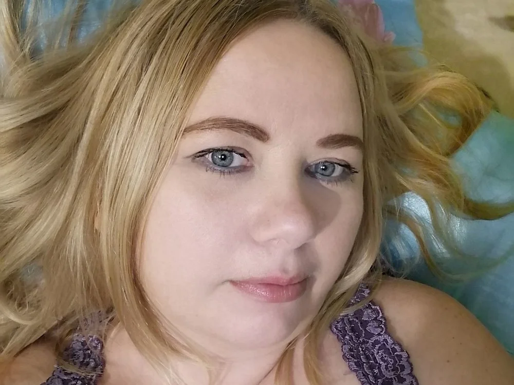 Holly_Plump's Offline XXX Chat