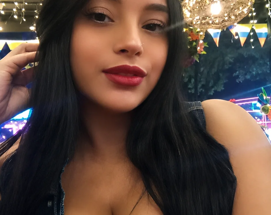 Chloe_Hayes' Offline Chat Room