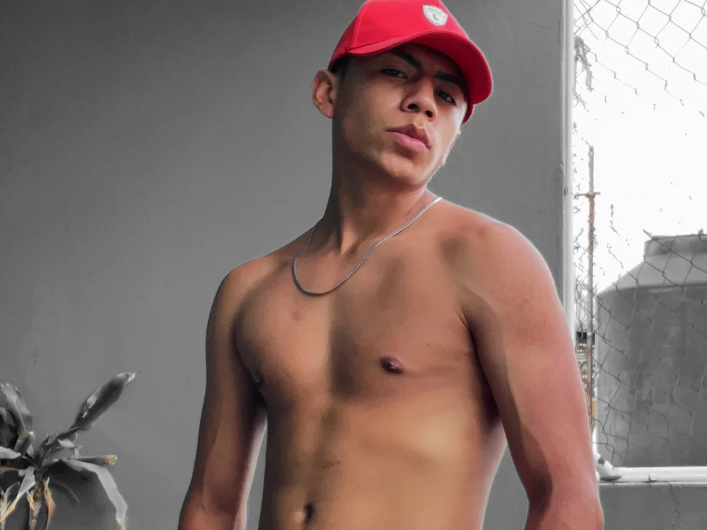 JovencitoCachondo03 offline XXX-chat