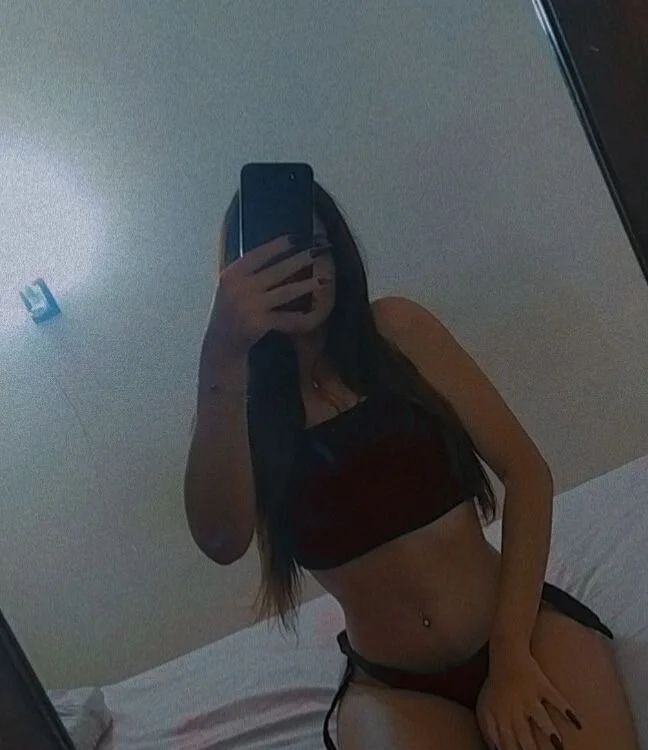 _-_-_-larissa_-_-_-'s Offline XXX Chat