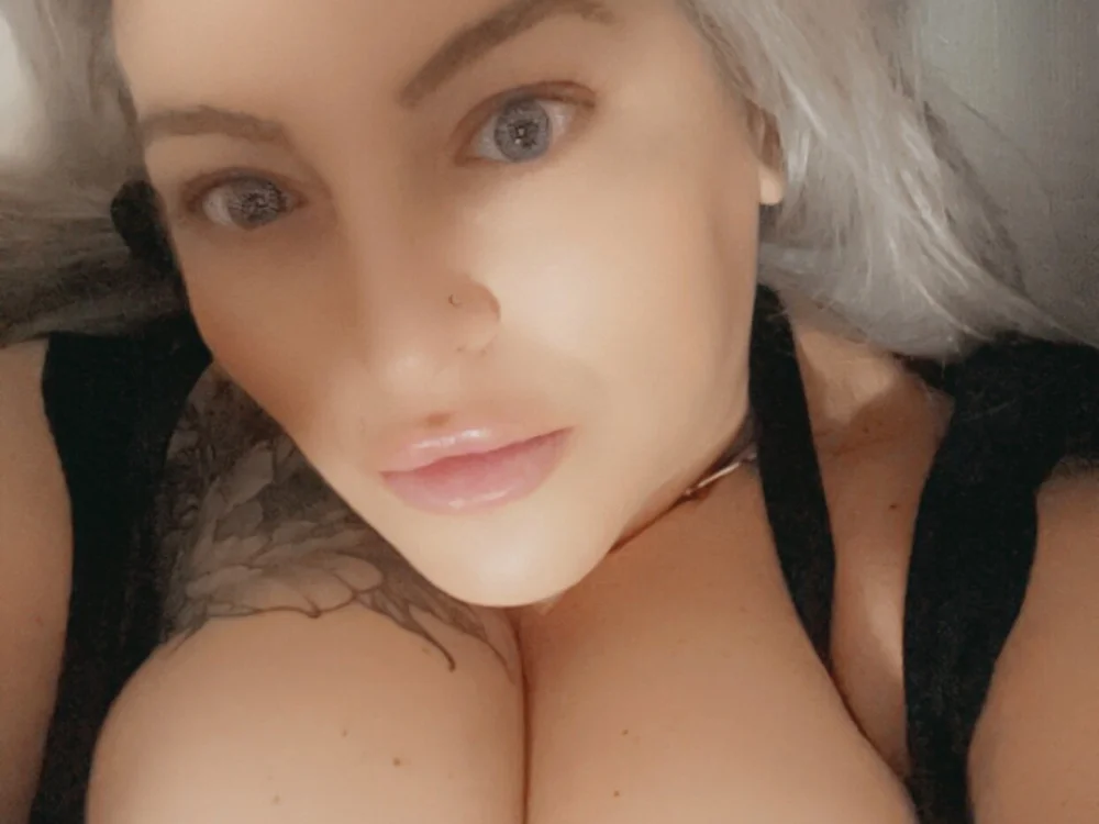 Gabbierose604's Offline Chat Room