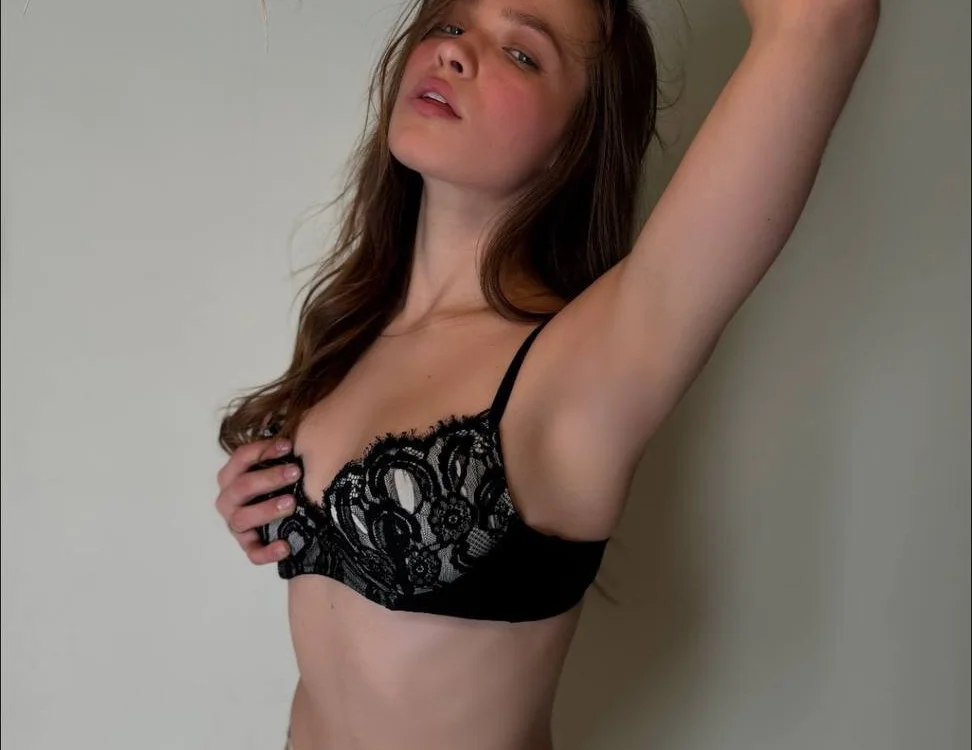 AlodiaBeresford's Offline XXX Chat