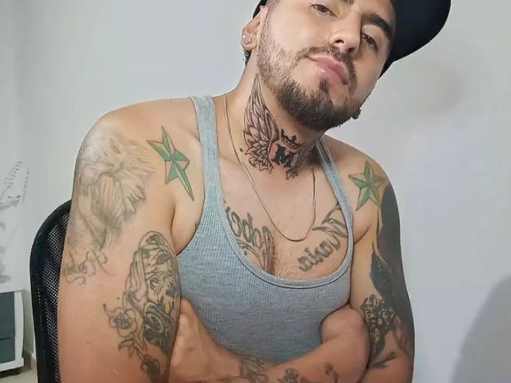 Tyler_Brooks Offline XXX-Chat