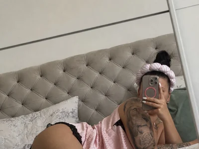 La_Bombaa - Girl 