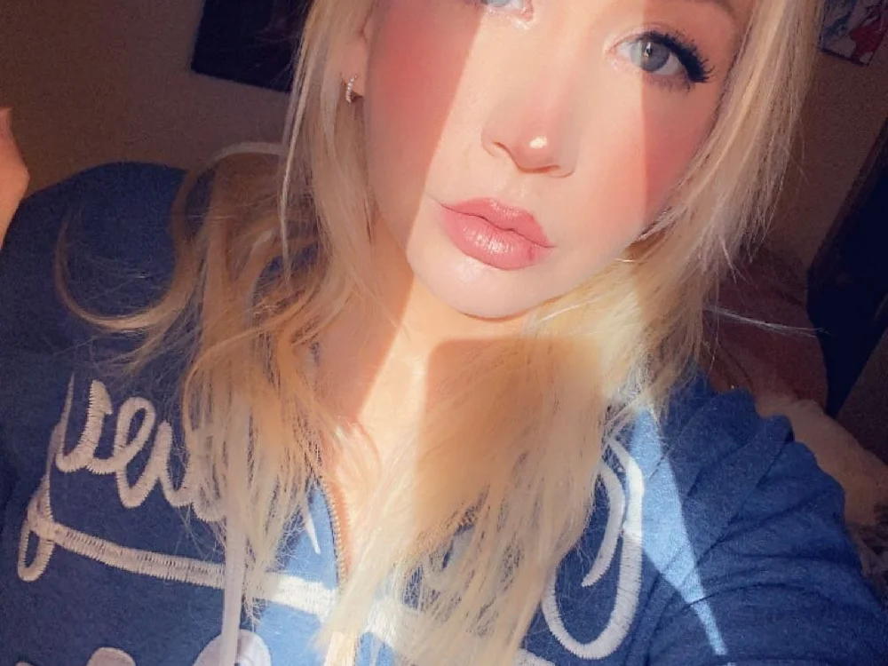 BlondeaBella offline chatrum