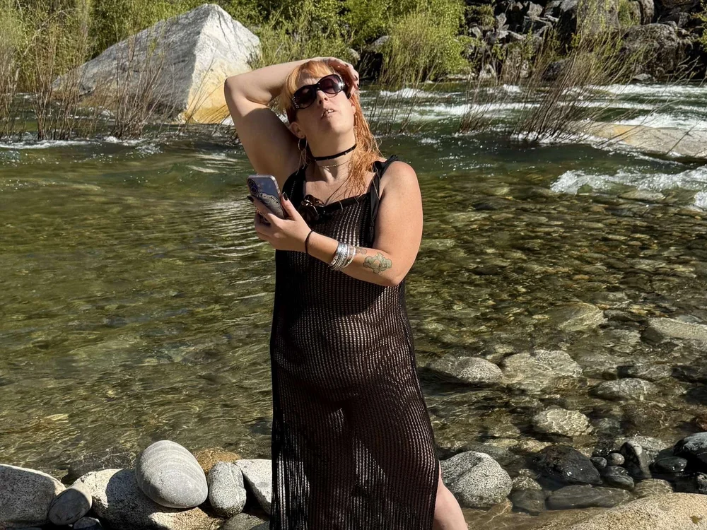 DebbieDown4Anything's Offline Chat Room