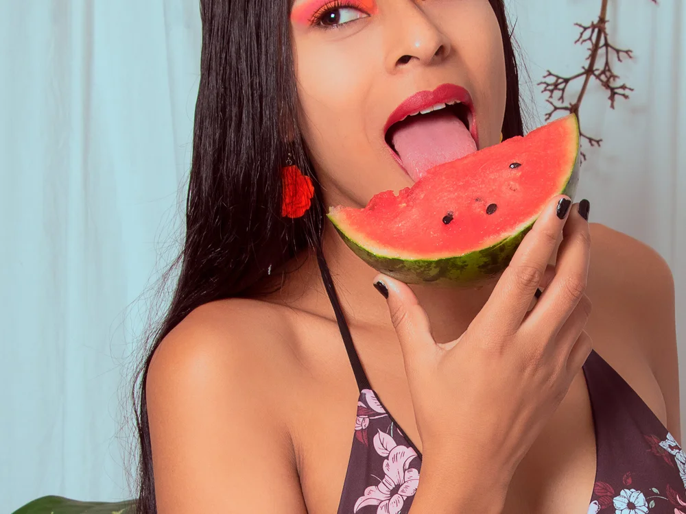 liia-torres' Offline XXX Chat