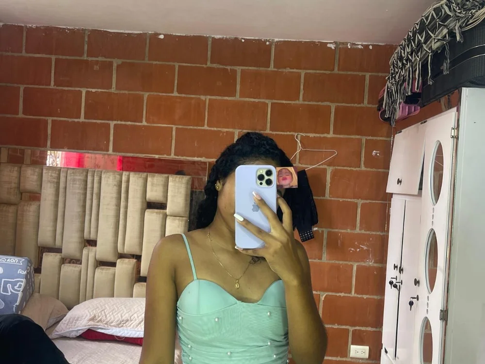 Iam_valentinaxx's Offline XXX Chat