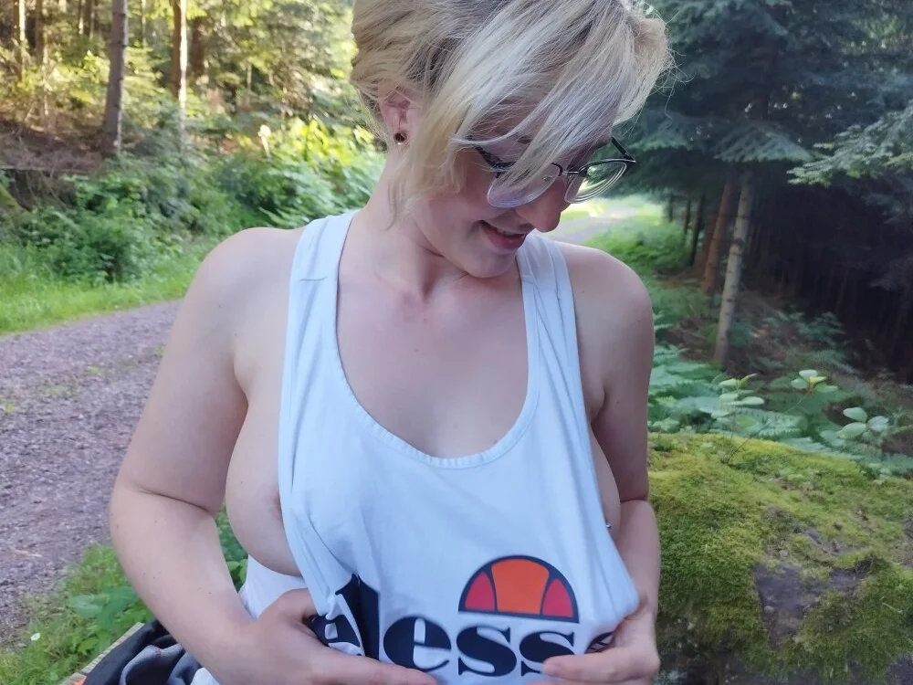 SherryOutdoor1's Offline XXX Chat