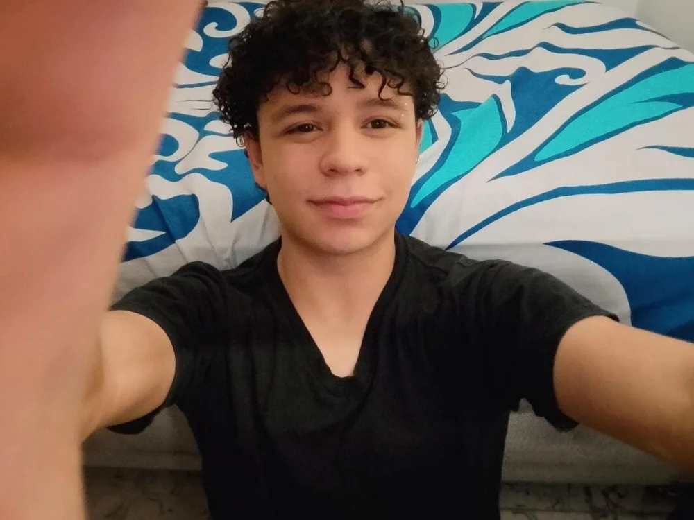 BenjaminBottonn Chat XXX offline