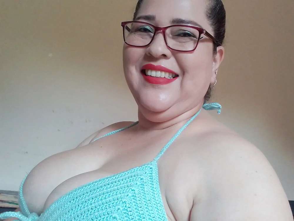 LolithaSanchez's Offline Chat Room