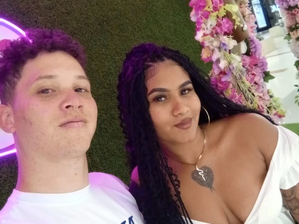 ArthurandCanddy_'s Offline XXX Chat