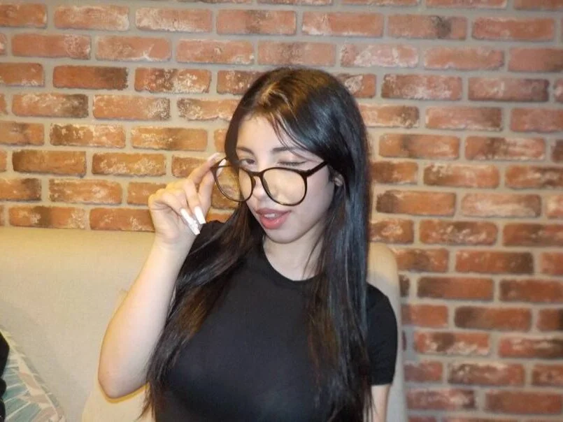 TonjaNeace's Offline XXX Chat