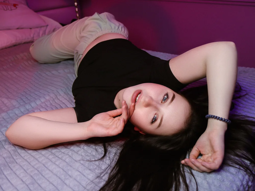 LiaWings' Offline Chat Room