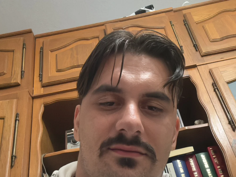 windfuckerrrrr's Offline Chat Room