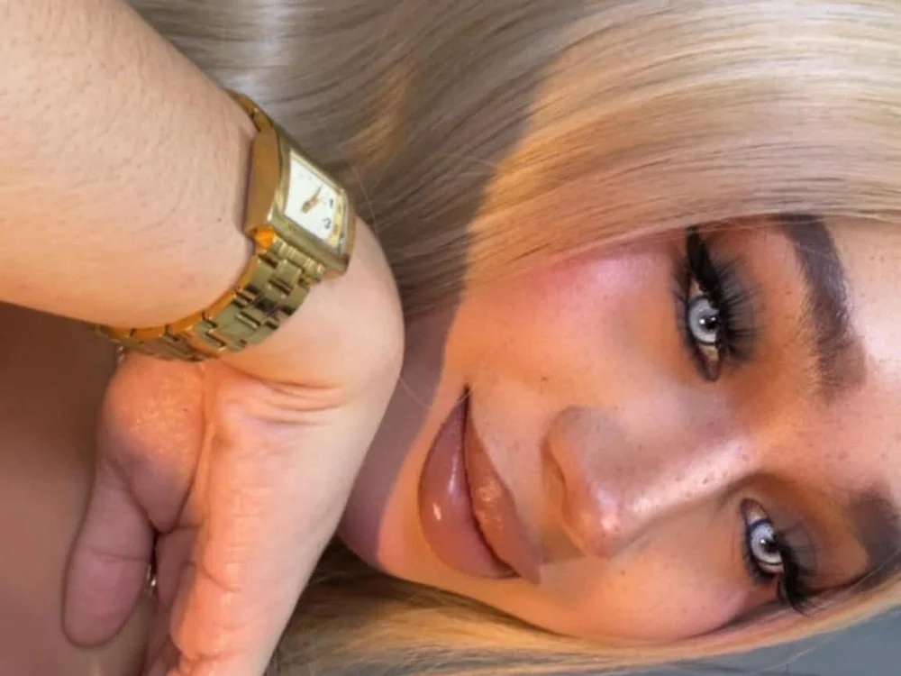 Miss_Yvonne Adlı Modelin Çevrimdışı XXX Sohbeti