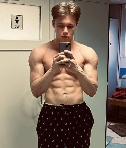 Dexter_Bennett: συνομιλία ΧΧΧ εκτός σύνδεσης