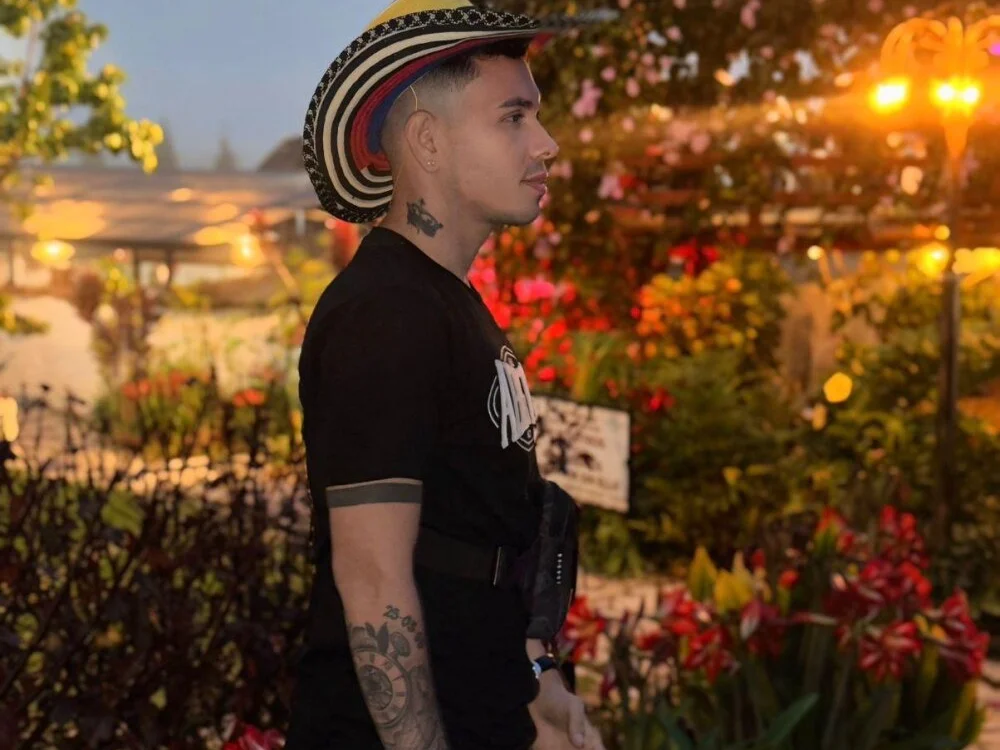 AxelNoiir_'s Offline XXX Chat